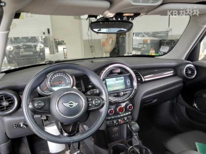 Mini Cooper 5 Duo 1.5 High Trim 9