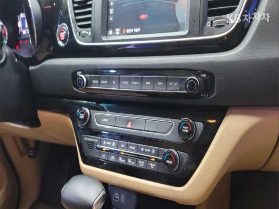 2018 - kia carnival