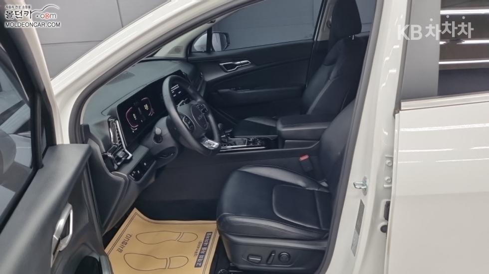 2023 - kia sportage
