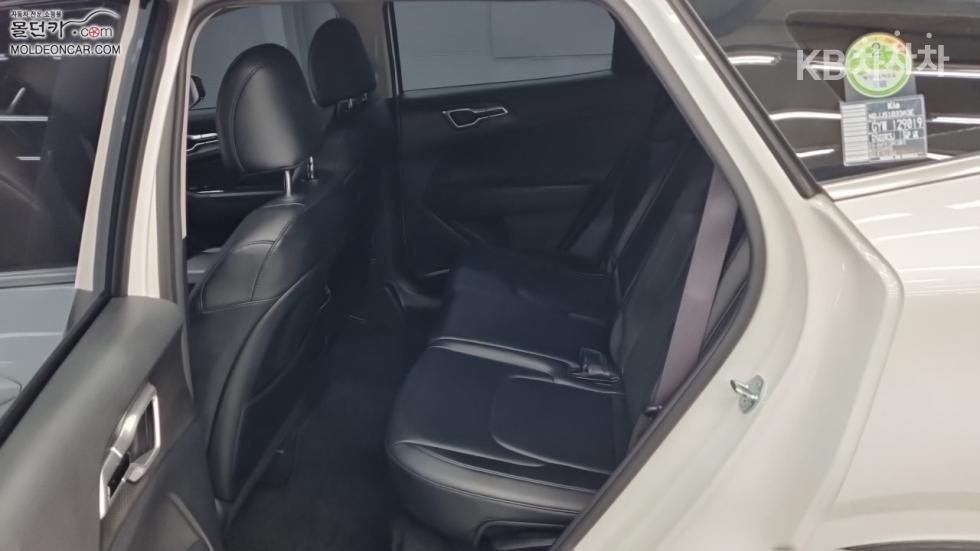 2023 - kia sportage