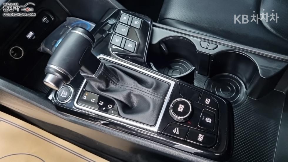 2023 - kia sportage