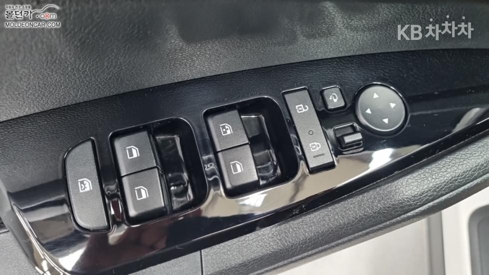 2023 - kia sportage