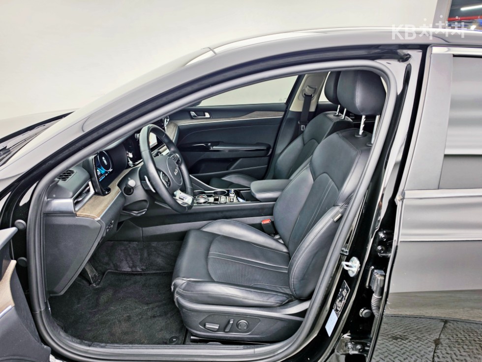2022 - kia k5