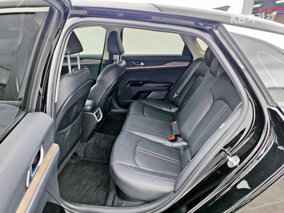 2022 - kia k5