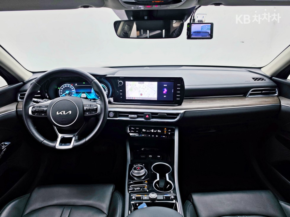 2022 - kia k5