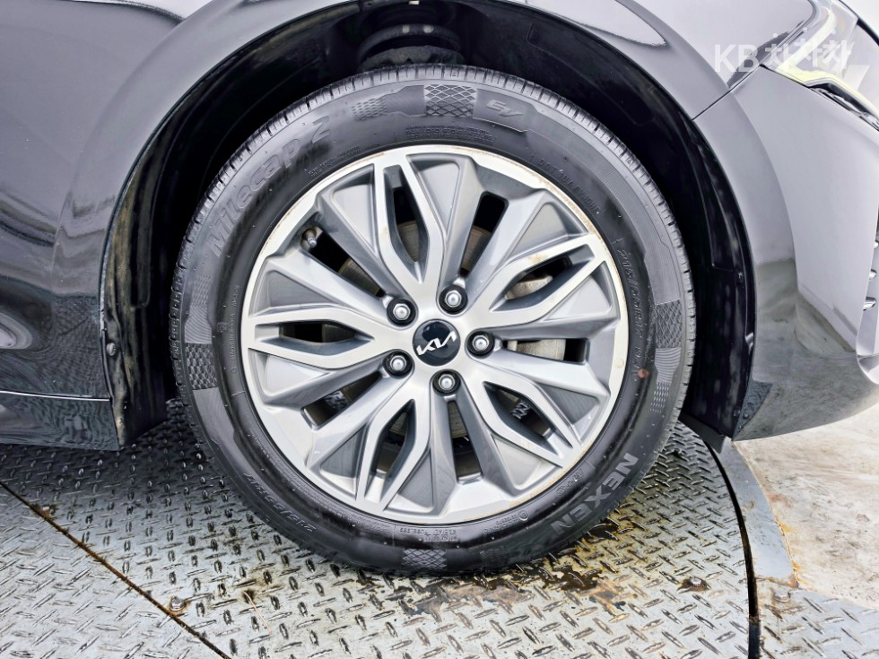 2022 - kia k5