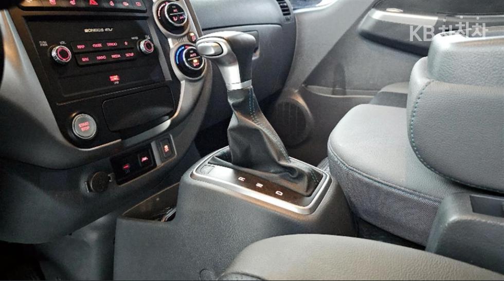 2023 - kia bongo iii