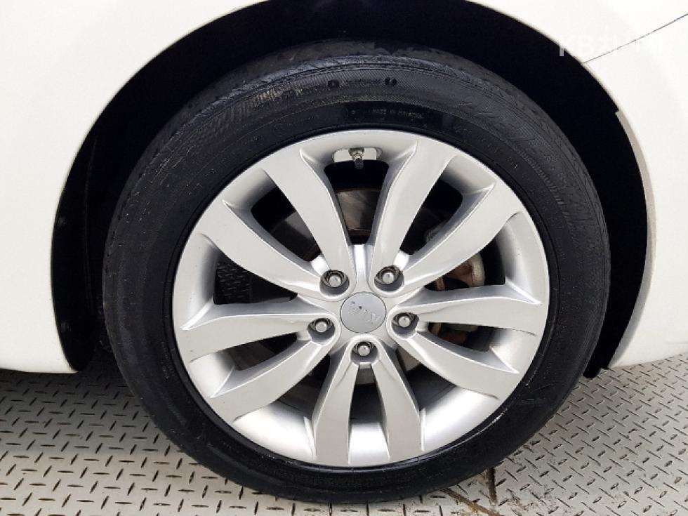 2014 - kia carens