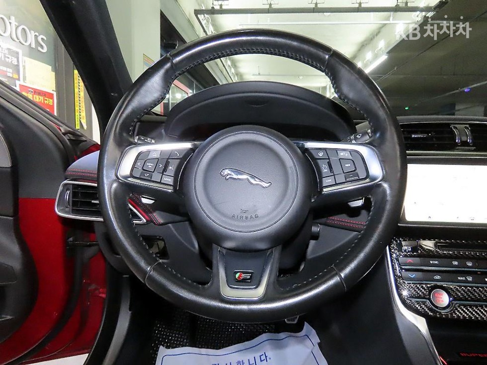 2019 - jaguar xe