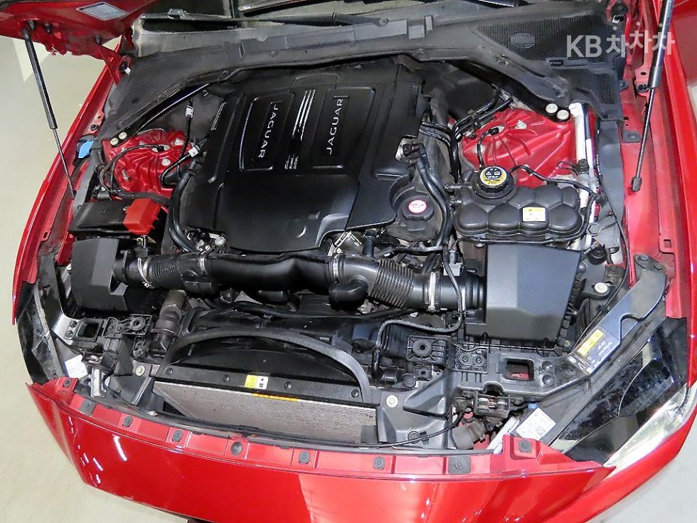 2019 - jaguar xe
