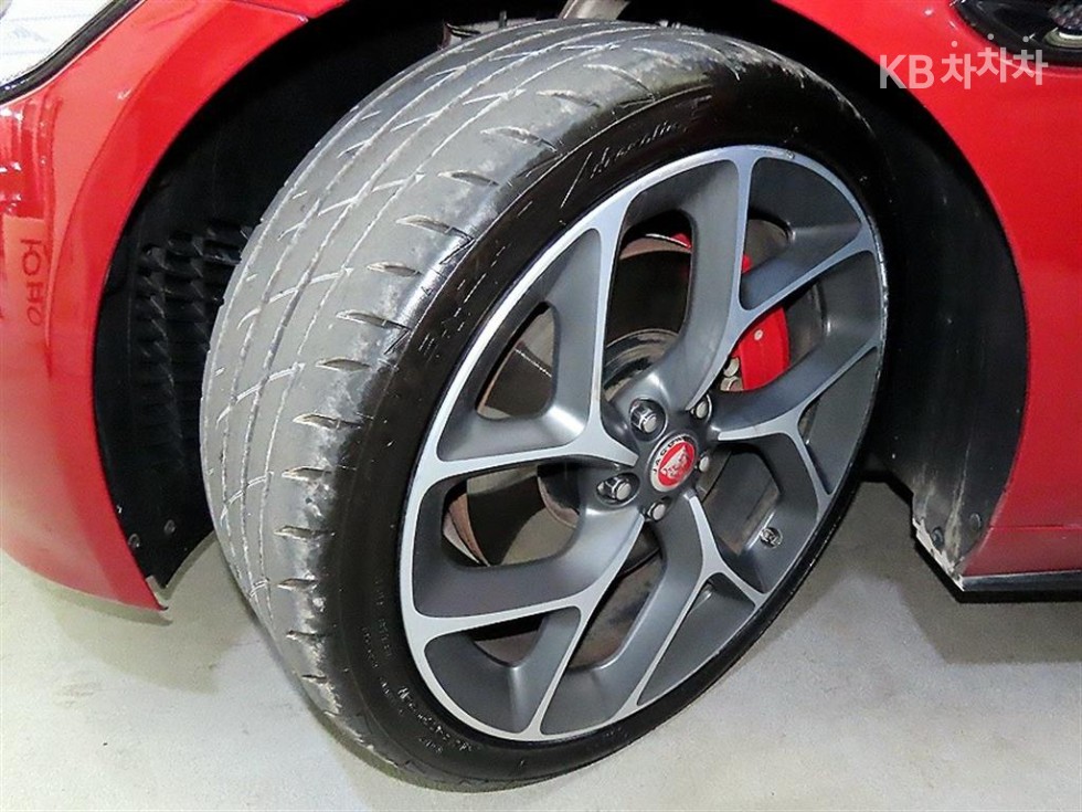 2019 - jaguar xe