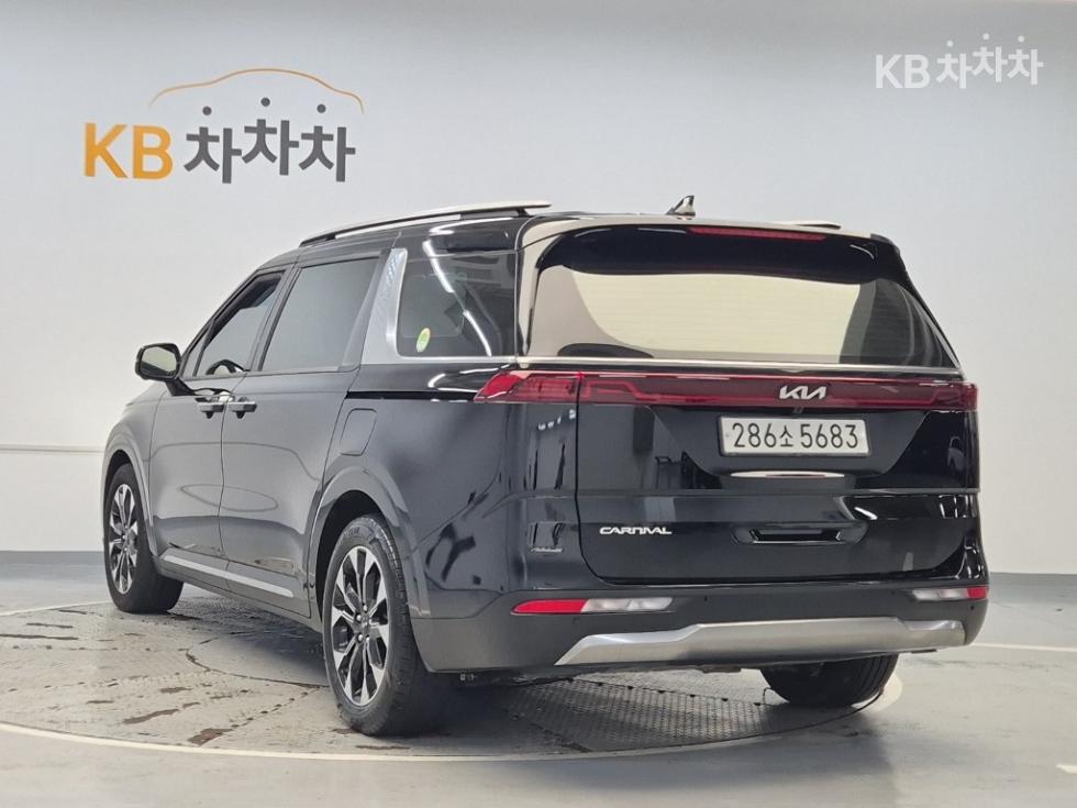 2023 - kia carnival
