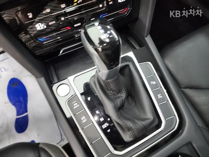 Volkswagen Arteon 2.0 TDI Prestige 9