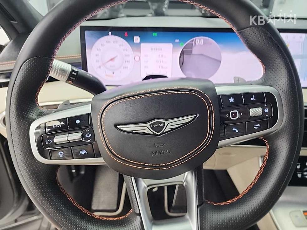 2024 Genesis GV70 photo