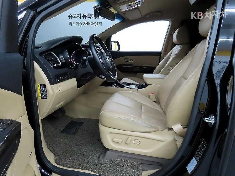 Kia Carnival — miniaturë 5