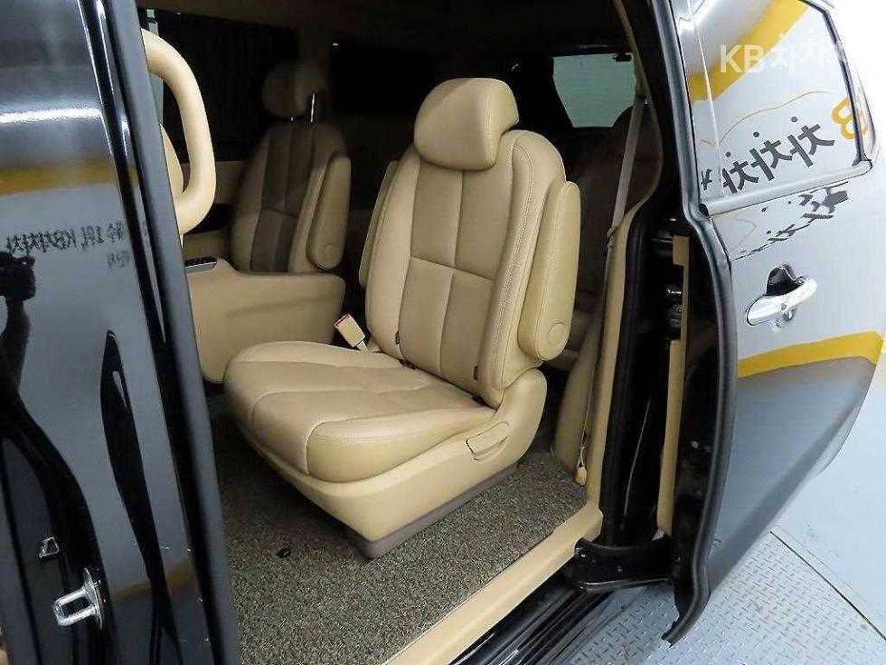 Kia Carnival — miniaturë 6