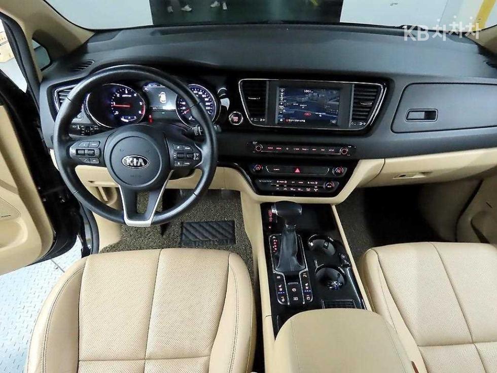Kia Carnival — miniaturë 7
