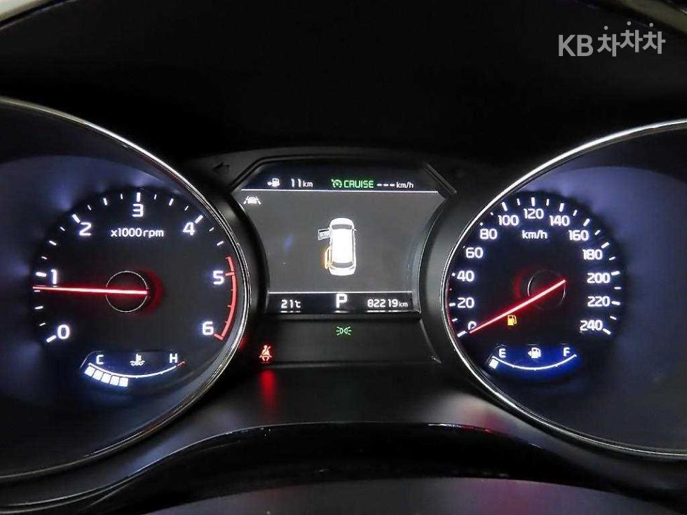 Kia Carnival — miniaturë 8