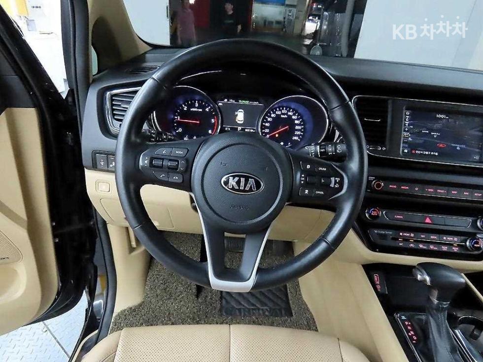 Kia Carnival — miniaturë 9