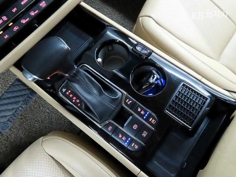 Kia Carnival — miniaturë 10