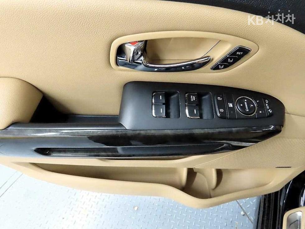 Kia Carnival — miniaturë 11