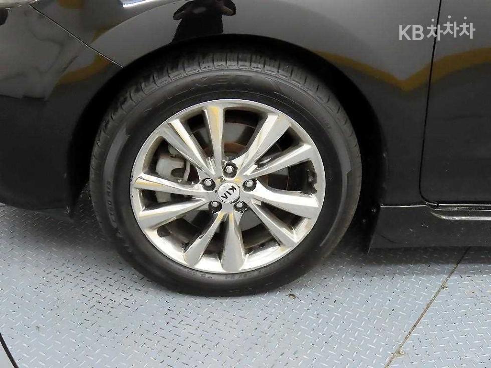 Kia Carnival — miniaturë 20