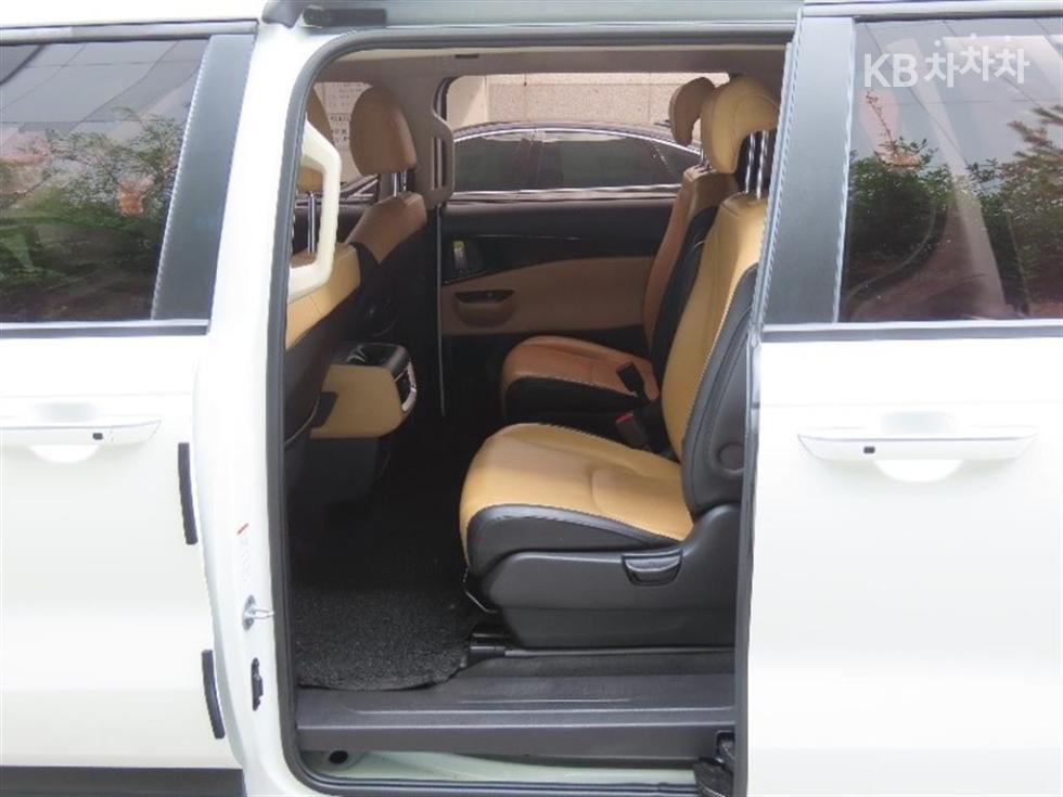 Kia Carnival — miniaturë 14