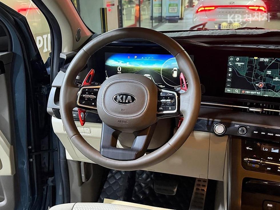 Kia Carnival — miniaturë 9