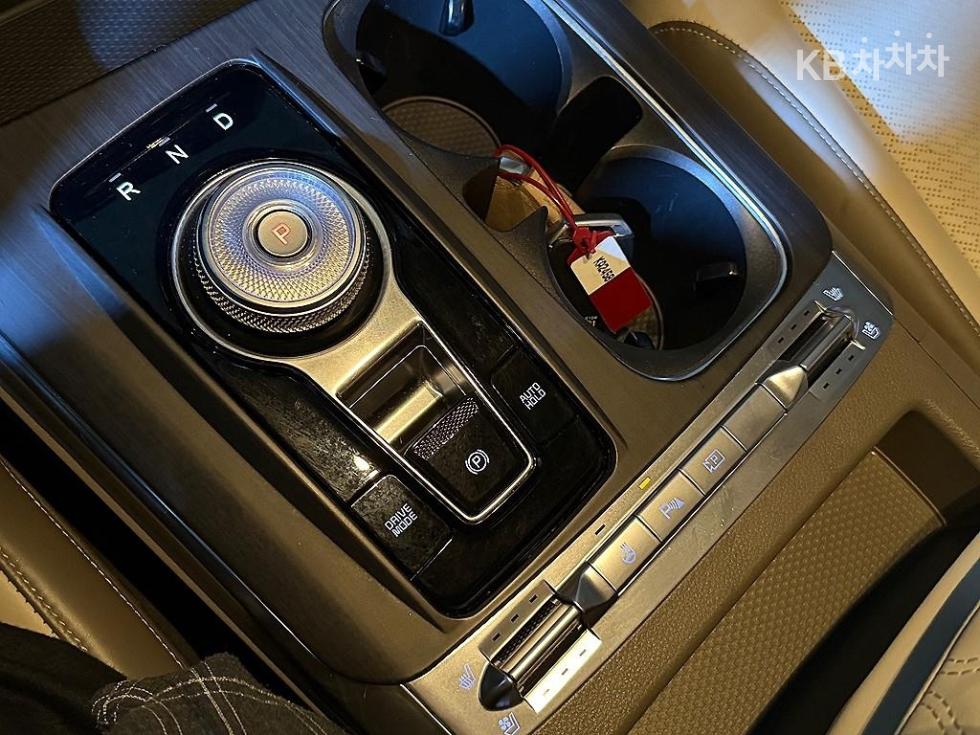 Kia Carnival — miniaturë 12