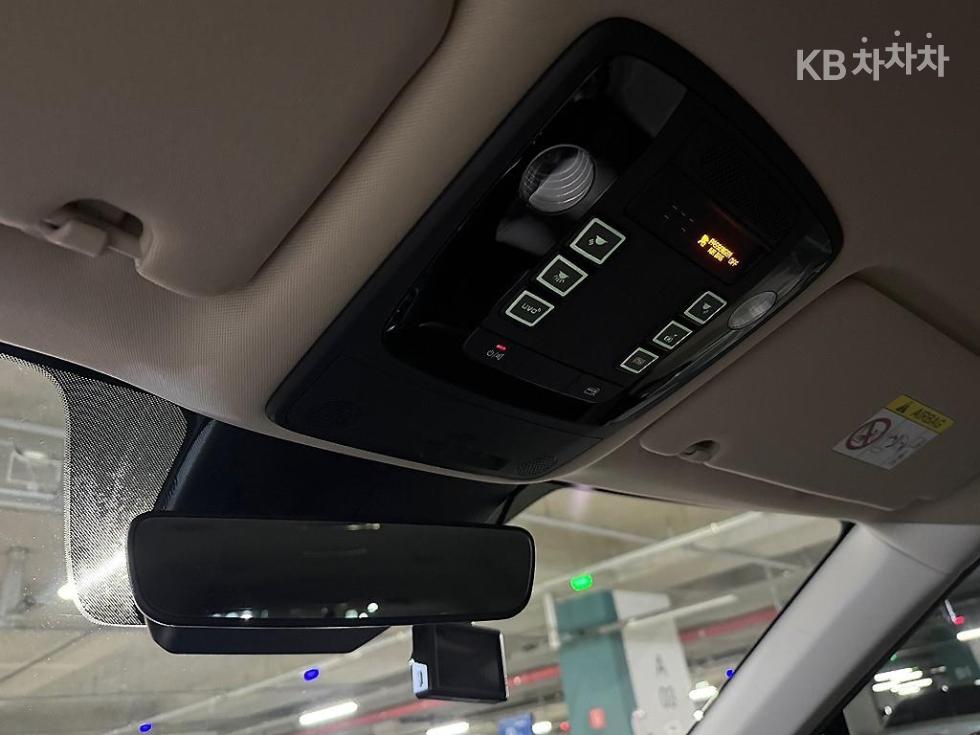 Kia Carnival — miniaturë 15