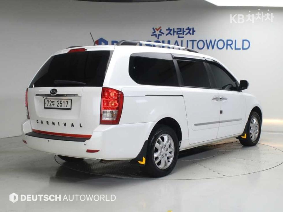 Kia Carnival — miniaturë 2