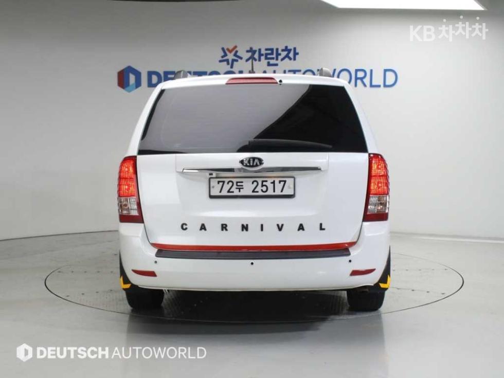 Kia Carnival — miniaturë 4