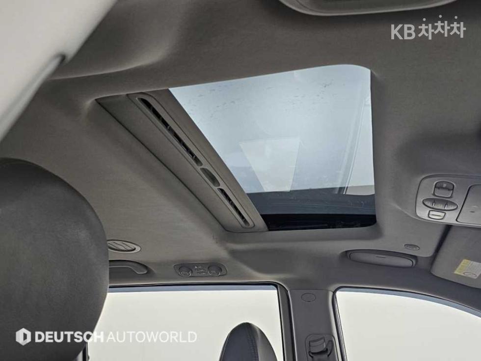 Kia Carnival — miniaturë 18