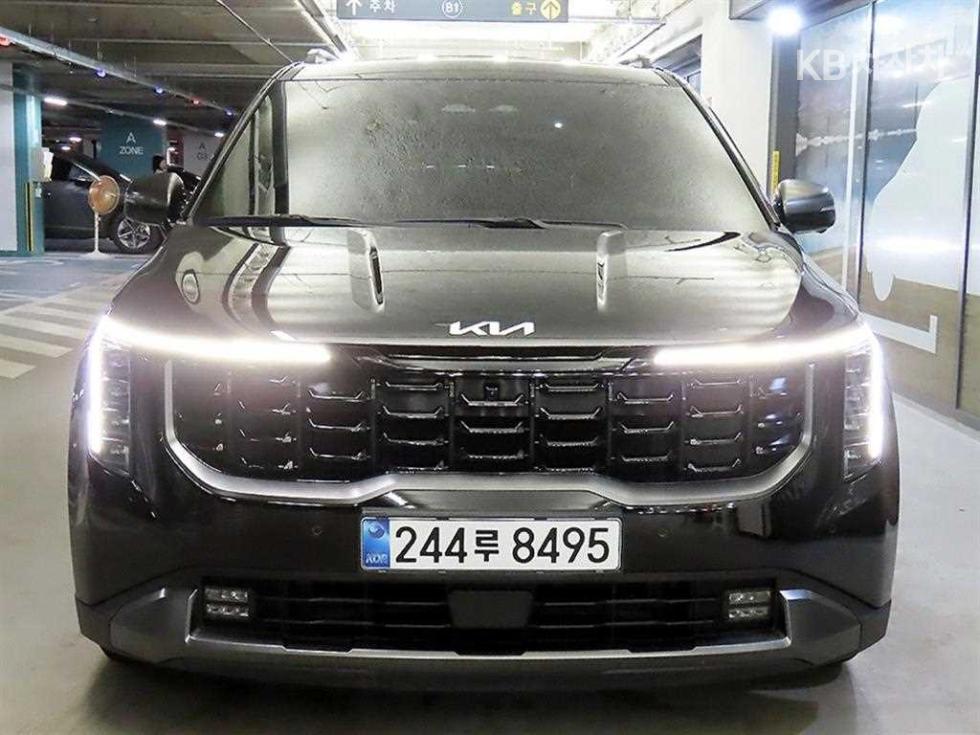 Kia Carnival — miniaturë 2
