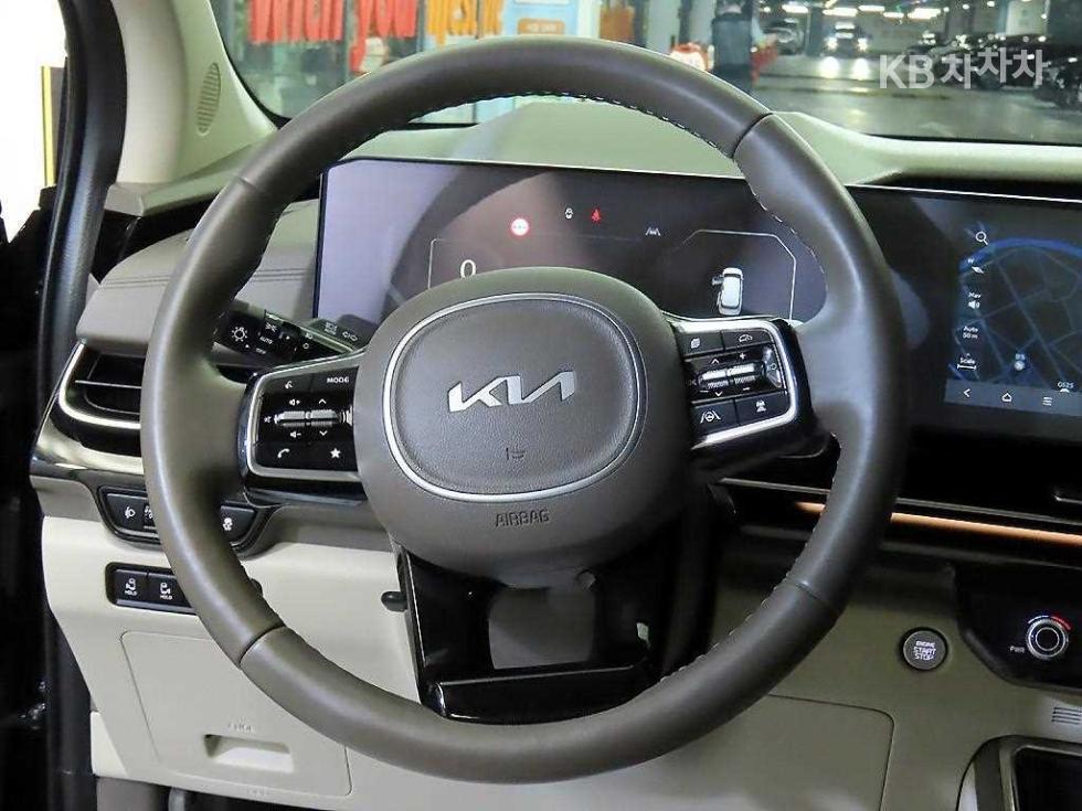Kia Carnival — miniaturë 9