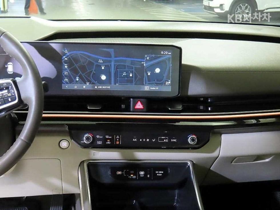 Kia Carnival — miniaturë 11