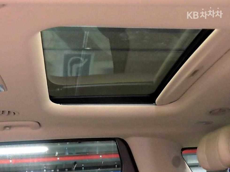Kia Carnival — miniaturë 15