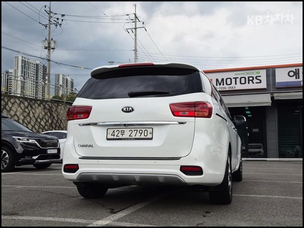 Kia Carnival — miniaturë 4
