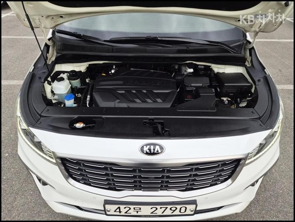 Kia Carnival — miniaturë 6