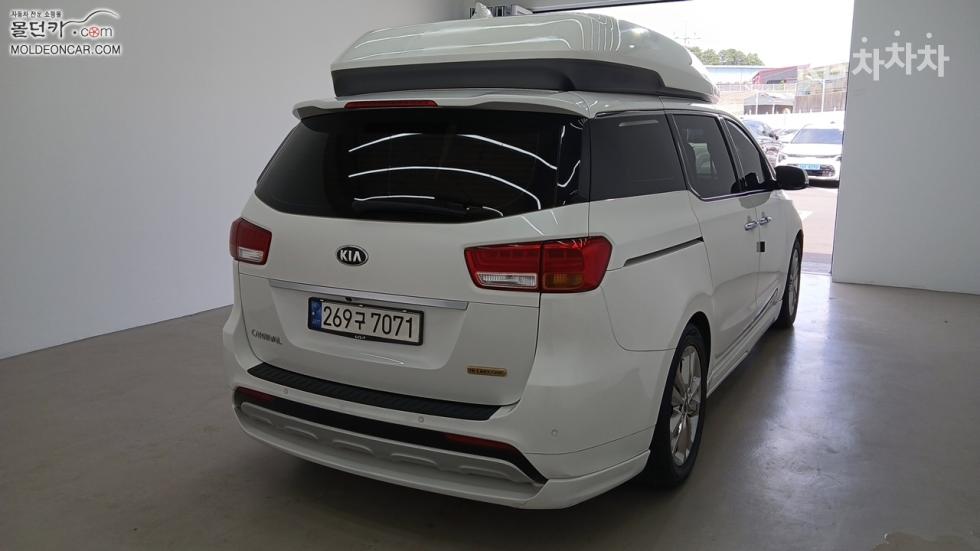 Kia Carnival — miniaturë 2