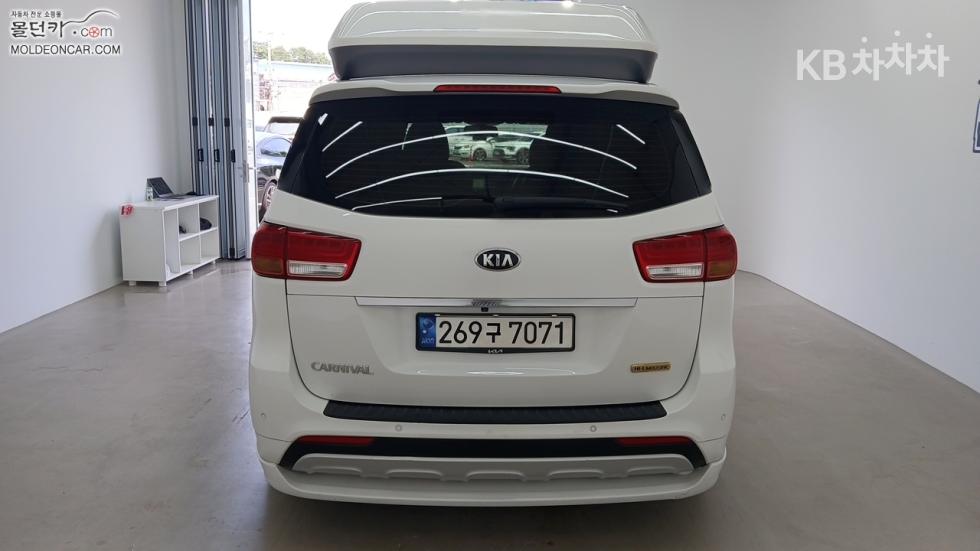 Kia Carnival — miniaturë 4