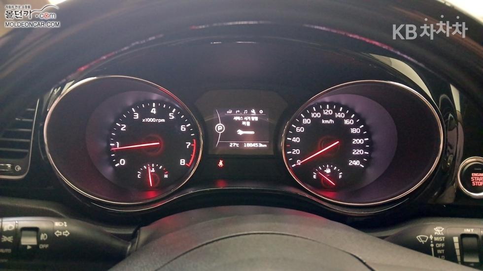 Kia Carnival — miniaturë 5