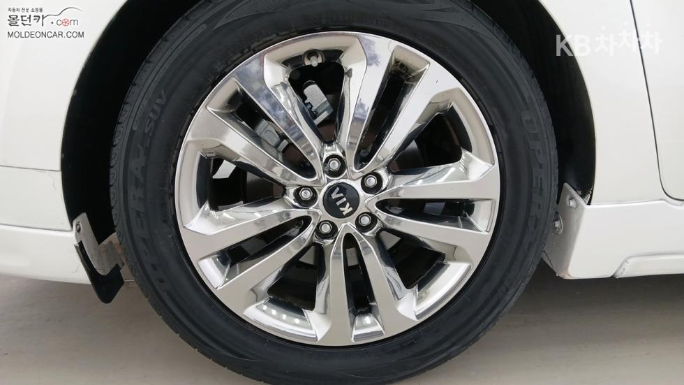 Kia Carnival — miniaturë 6