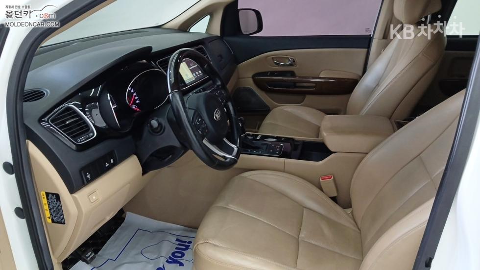 Kia Carnival — miniaturë 7