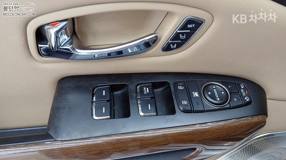 Kia Carnival — miniaturë 9