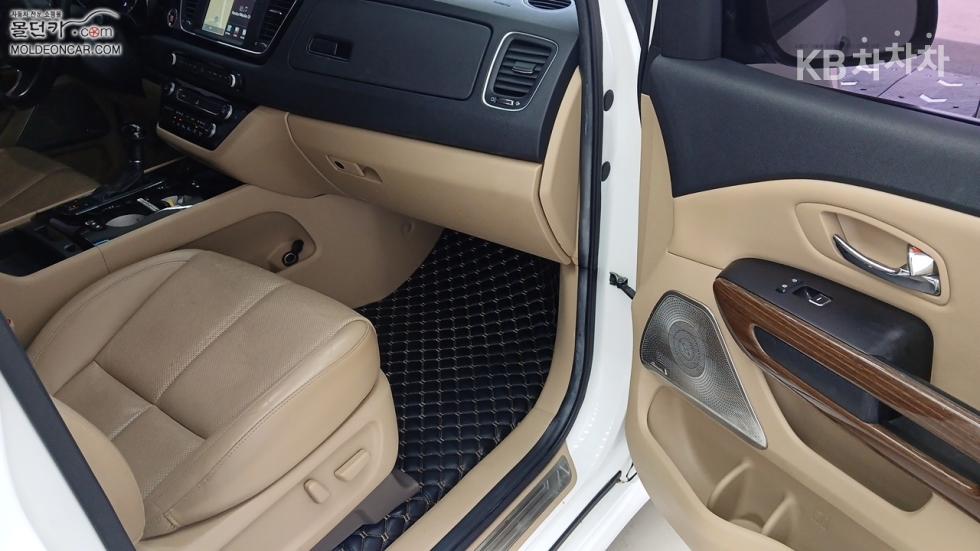 Kia Carnival — miniaturë 10