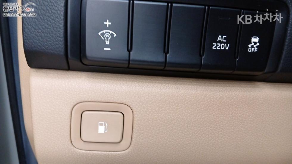 Kia Carnival — miniaturë 16
