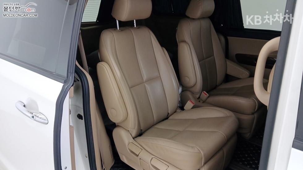Kia Carnival — miniaturë 17