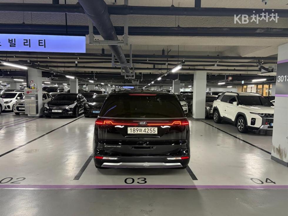 Kia Carnival — miniaturë 4