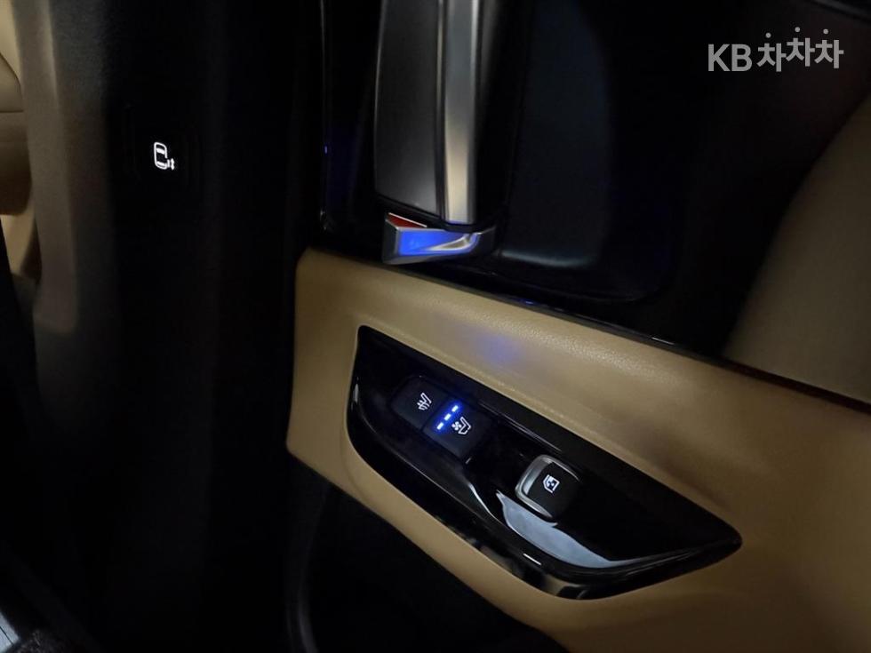 Kia Carnival — miniaturë 16